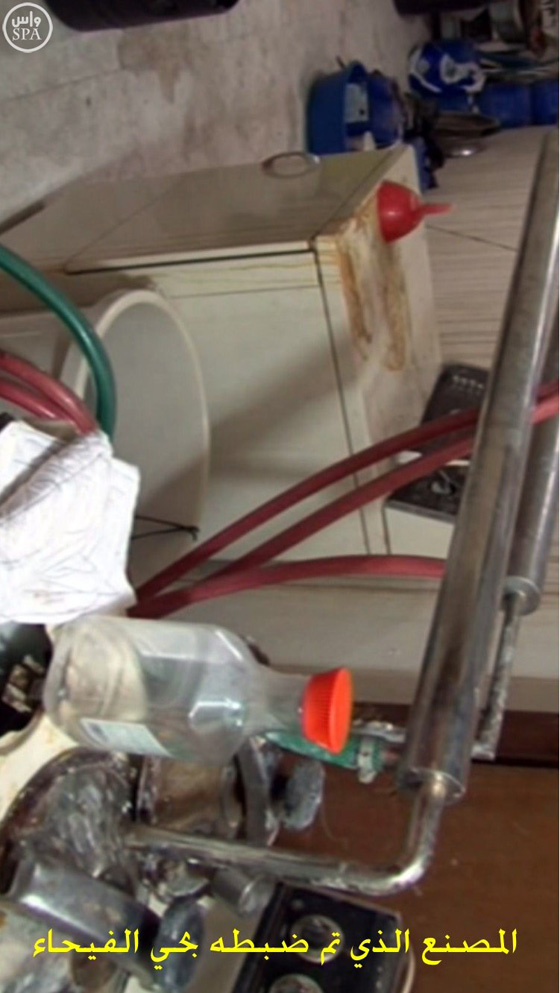 هكذا حول البرازي بيته الى كتلة من الالغام الجاهزة للتفجير صورة رقم 6 هكذا حول البرازي بيته الى كتلة من الالغام الجاهزة للتفجير صورة رقم 6