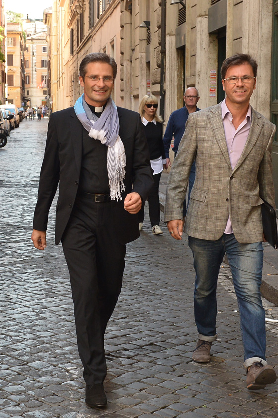 اعلان كاهن بولندي عن هويته المثلية يثير غضب الفاتيكان صورة رقم 8