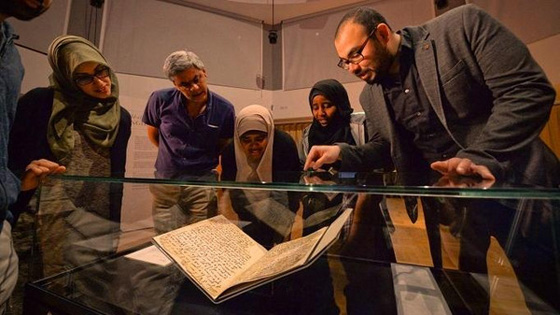 اقدم رقائق القرآن تبكي زوارا من شتى بقاع الارض صورة رقم 2