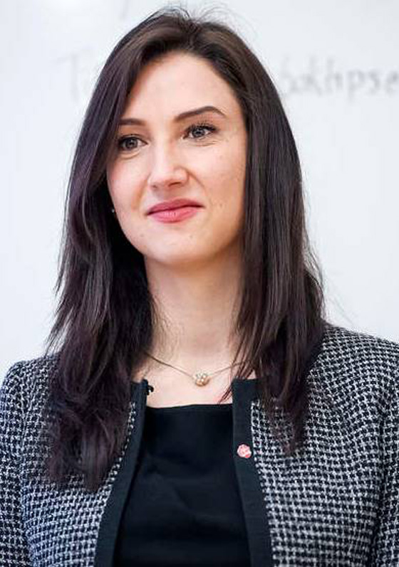 عايدة.. لاجئة بوسنية أصبحت أصغر وزيرة في تاريخ السويد صورة رقم 9