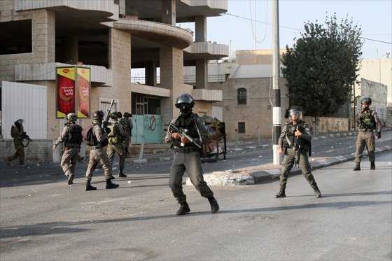 اسرائيل تبدأ بتنفيذ قرارات نتنياهو بهدم البيوت وقتل الفلسطينيين صورة رقم 5 اسرائيل تبدأ بتنفيذ قرارات نتنياهو بهدم البيوت وقتل الفلسطينيين صورة رقم 5