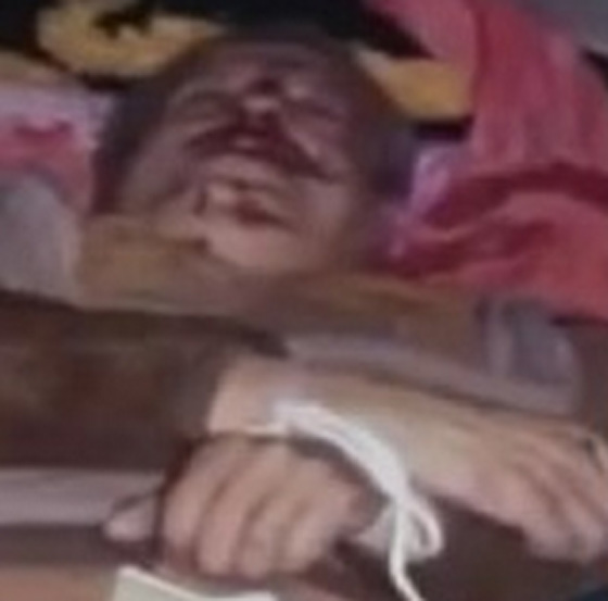 ضربا وقيدا والدهما الاستاذ ووضع شريكهما السكين في فمه وذبحه! صورة رقم 3