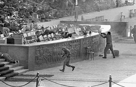 التفاصيل الكاملة لحادث المنصة الذي اغتيل فيه الرئيس انور السادات  صورة رقم 5