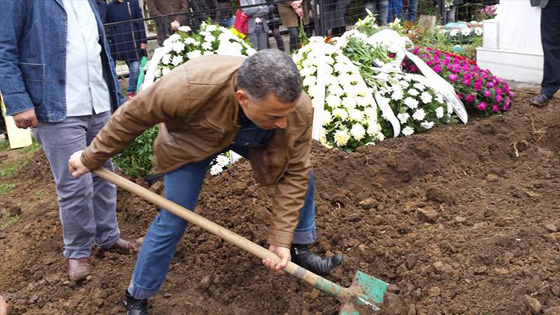 رابطة الوطن تكسر الحواجز وتدفع مسيحيا مصريا لدفن بلدياته المسلم صورة رقم 2 رابطة الوطن تكسر الحواجز وتدفع مسيحيا مصريا لدفن بلدياته المسلم صورة رقم 2