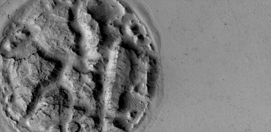 هذه هي اغرب الاكتشافات على الكوكب الاحمر كما رصدتها الوكالات صورة رقم 5