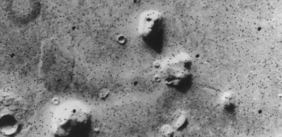 هذه هي اغرب الاكتشافات على الكوكب الاحمر كما رصدتها الوكالات صورة رقم 1