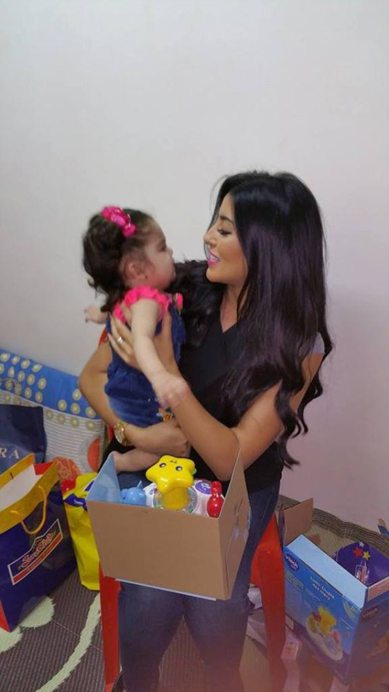 ملكة جمال عربية تتحدى الحرب وتتكفل برعاية طفلة سورية صورة رقم 2