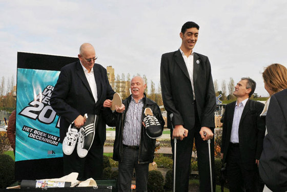 تعرف على الاسكافي الالماني صديق عمالقة العالم وصانع احذيتهم صورة رقم 4 تعرف على الاسكافي الالماني صديق عمالقة العالم وصانع احذيتهم صورة رقم 4