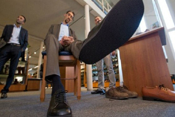 تعرف على الاسكافي الالماني صديق عمالقة العالم وصانع احذيتهم صورة رقم 2 تعرف على الاسكافي الالماني صديق عمالقة العالم وصانع احذيتهم صورة رقم 2