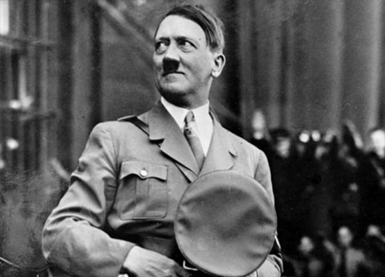 طهران: لوحات الدكتاتور الالماني هتلر تستقطب اهتمام الايرانيين صورة رقم 1 طهران: لوحات الدكتاتور الالماني هتلر تستقطب اهتمام الايرانيين صورة رقم 1