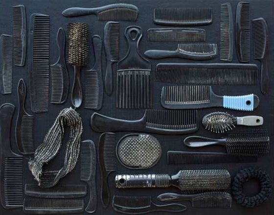 معرض يجسد مأساة المهاجرين ويقدم ما يتركونه وراءهم من اغراض صورة رقم 10 معرض يجسد مأساة المهاجرين ويقدم ما يتركونه وراءهم من اغراض صورة رقم 10