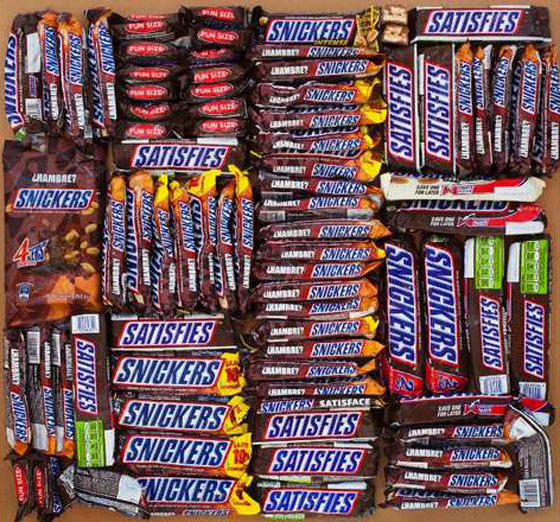 معرض يجسد مأساة المهاجرين ويقدم ما يتركونه وراءهم من اغراض صورة رقم 6 معرض يجسد مأساة المهاجرين ويقدم ما يتركونه وراءهم من اغراض صورة رقم 6