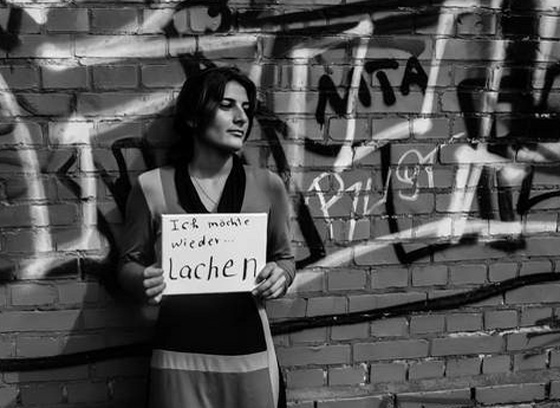 فاجعة سورية  في المانيا.. عائلة تستدرج ابنتها المغتصبة وتذبحها بالسكين!! صورة رقم 7