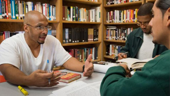 فريق النقاش في سجن امريكي يهزم فريق جامعة هارفارد صورة رقم 9 فريق النقاش في سجن امريكي يهزم فريق جامعة هارفارد صورة رقم 9