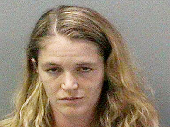 ملكة جمال سابقة توزع صورا اباحية لطفلة على الناس صورة رقم 2 ملكة جمال سابقة توزع صورا اباحية لطفلة على الناس صورة رقم 2