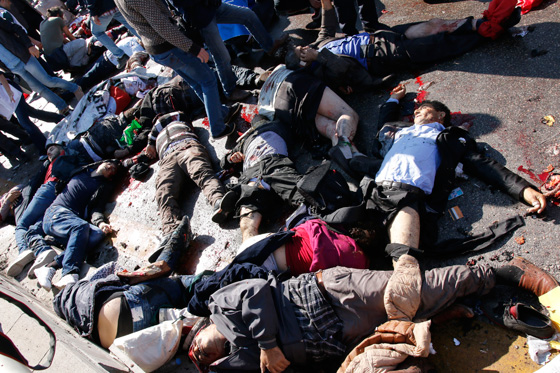 قتلى وجرحى في انفجار وسط مظاهرة للسلام في انقرة التركية صورة رقم 4