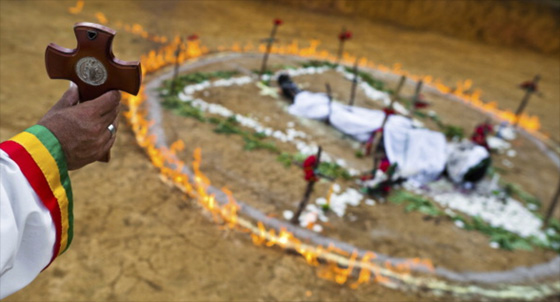 الارواح تغزو بريطانيا.. والد يطرد ابنه الشيطان وامراة تعض ابنها الساحر صورة رقم 1