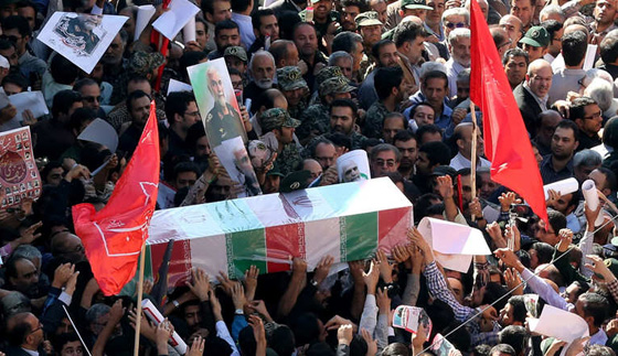 الايرانيون يشيعون جنرالهم المقتول على ايدي دواعش سوريا.. بمسيرات حاشدة صورة رقم 2