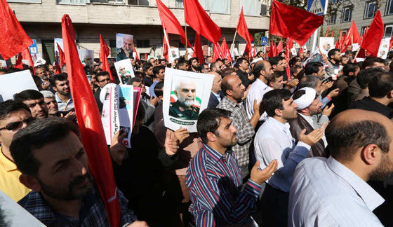 الايرانيون يشيعون جنرالهم المقتول على ايدي دواعش سوريا.. بمسيرات حاشدة صورة رقم 5