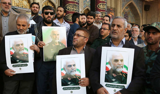 الايرانيون يشيعون جنرالهم المقتول على ايدي دواعش سوريا.. بمسيرات حاشدة صورة رقم 6