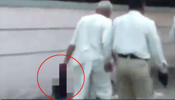 جريمة مرعبة.. قطع راس زوجته وانطلق حاملا اياه في الشارع!! صورة رقم 2