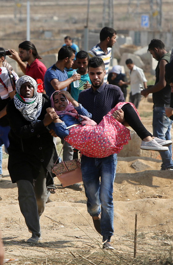 المراة الفلسطينية تشمر عن ساعدها وتنزل الى ساحة المواجهات مع الاحتلال صورة رقم 15 المراة الفلسطينية تشمر عن ساعدها وتنزل الى ساحة المواجهات مع الاحتلال صورة رقم 15