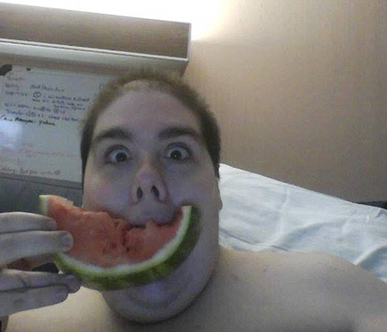 افتتان بريطاني بالبيتزا يتسبب بطرده من مستشفاه شر طردة!! صورة رقم 2 افتتان بريطاني بالبيتزا يتسبب بطرده من مستشفاه شر طردة!! صورة رقم 2