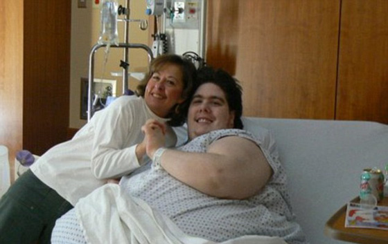 افتتان بريطاني بالبيتزا يتسبب بطرده من مستشفاه شر طردة!! صورة رقم 3 افتتان بريطاني بالبيتزا يتسبب بطرده من مستشفاه شر طردة!! صورة رقم 3