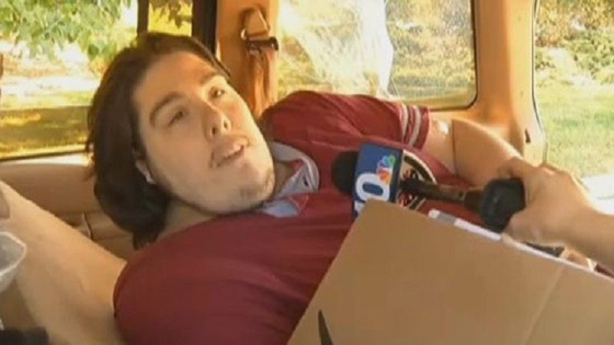 افتتان بريطاني بالبيتزا يتسبب بطرده من مستشفاه شر طردة!! صورة رقم 4 افتتان بريطاني بالبيتزا يتسبب بطرده من مستشفاه شر طردة!! صورة رقم 4