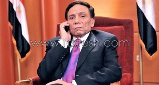 فيديو سمير غانم يحرج مذيعة طالبته بخلع الباروكة ويعلق على قبلة عادل امام لزوجته  صورة رقم 11