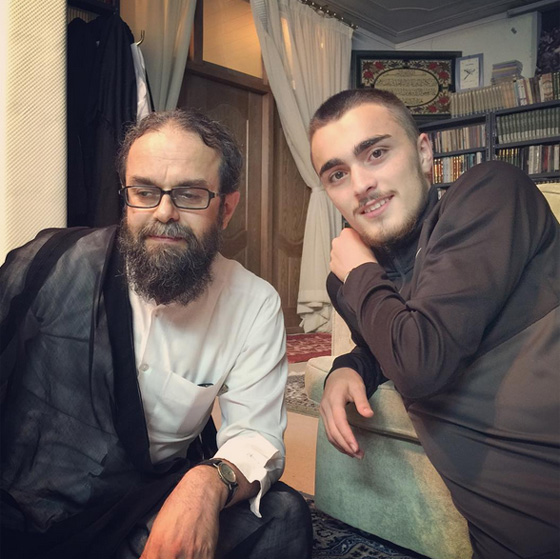 جدل واسع في ايران حول سيلفي حفيد الخميني امام الكعبة صورة رقم 5