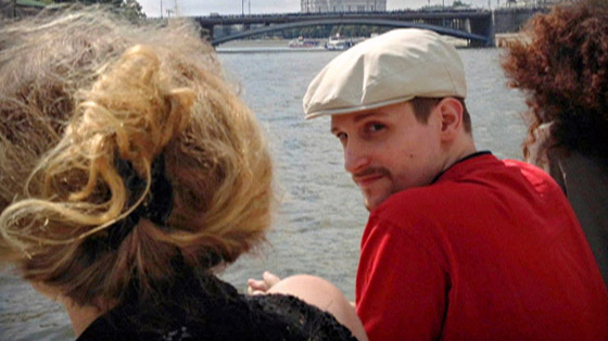 سنودن هل انت خائن؟ خنت الحكومة لاحمي الشعب الامريكي!! صورة رقم 2