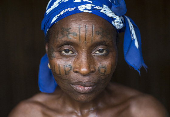 فن الموت.. وشوم تشوّه الأجساد وتطرد الشياطين وتستخدم للتشخيص  صورة رقم 11