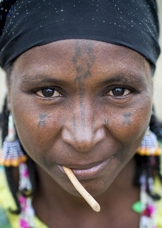 فن الموت.. وشوم تشوّه الأجساد وتطرد الشياطين وتستخدم للتشخيص  صورة رقم 12