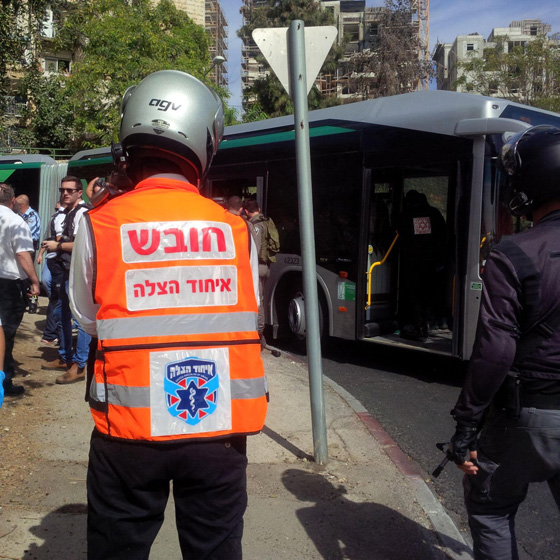 مصادر اجنبية.. مقتل 3 اسرائيليين في موجة هجمات متزامنة بالقدس صورة رقم 3