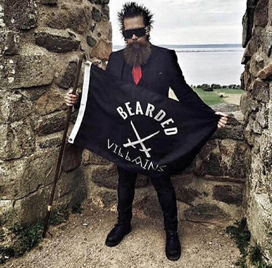 اعضاء نادي اللحى كانوا يلتقطون الصور فظنت الشرطة انهم دواعش صورة رقم 4