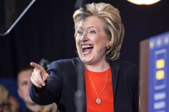 تعمل ولا تعرق.. كلينتون: انا لست بشرا بل انسان آلي! صورة رقم 6