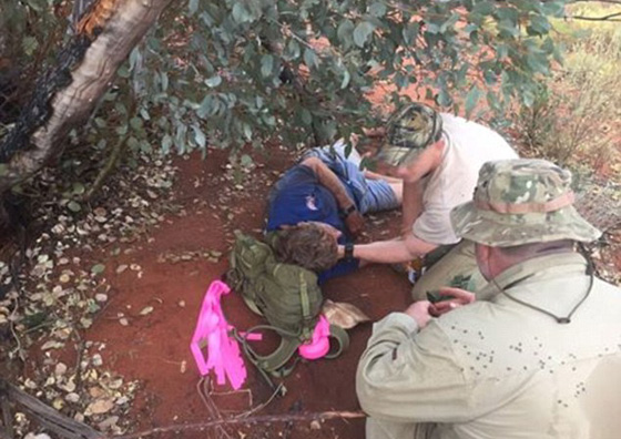 تاه في الصحراء فاعتاش اسبوعا كاملا على أكل النمل صورة رقم 6