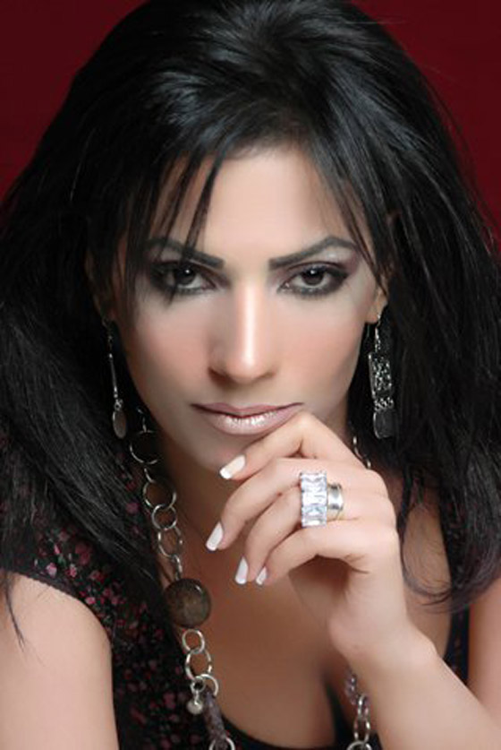 فيديو المطربة ملك نور تكشف تفاصيل اغتصاب ابنها على يد عامل نظافة   صورة رقم 2