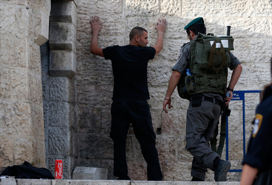 عشرة الالف سخنيني يهتفون ضد الاعتقالات في الضفة الغربية صورة رقم 2