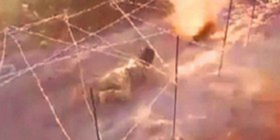 فيديو صادم.. اطلاق رصاص حي على طفل داعشي اثناء تدريب عسكري صورة رقم 2 فيديو صادم.. اطلاق رصاص حي على طفل داعشي اثناء تدريب عسكري صورة رقم 2