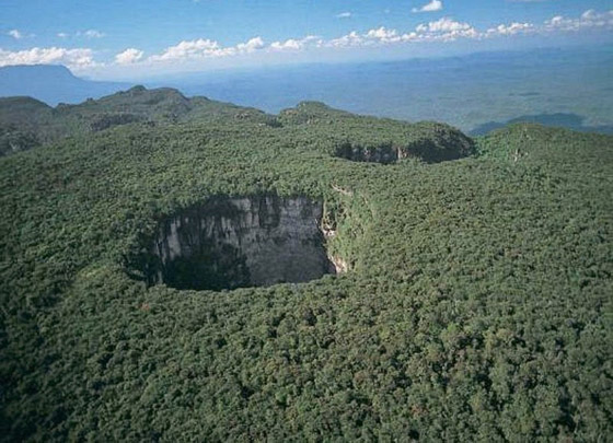 انتبهوا.. ثقوب في الارض تهدد امنكم وامانكم في كل لحظة صورة رقم 9 انتبهوا.. ثقوب في الارض تهدد امنكم وامانكم في كل لحظة صورة رقم 9