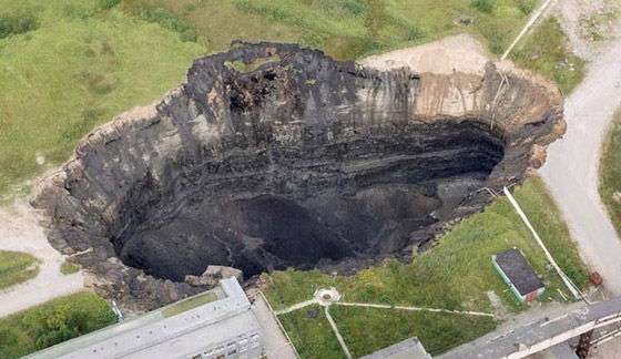 انتبهوا.. ثقوب في الارض تهدد امنكم وامانكم في كل لحظة صورة رقم 11 انتبهوا.. ثقوب في الارض تهدد امنكم وامانكم في كل لحظة صورة رقم 11