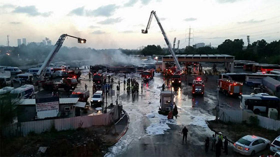 محطة باصات تل ابيب تشتعل.. النار تاتي على 35 حافلة فيها صورة رقم 3