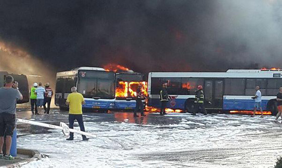 محطة باصات تل ابيب تشتعل.. النار تاتي على 35 حافلة فيها صورة رقم 5