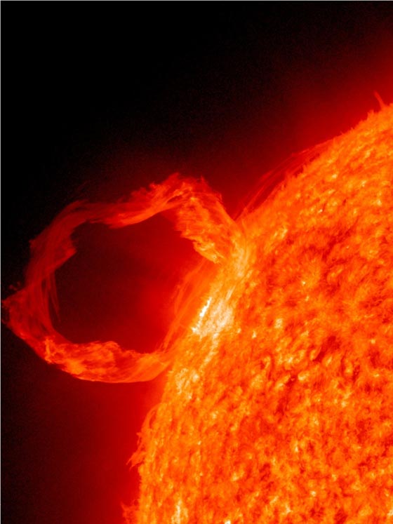 ناسا تكتشف ثقبا بحجم 50 كرة ارضية في الشمس صورة رقم 2