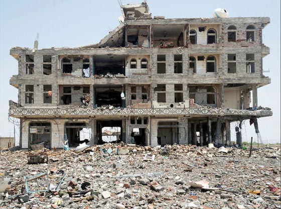 صور في الذاكرة.. صنعاء المدينة الأثرية العريقة تحولت الى أكوام من الركام صورة رقم 3