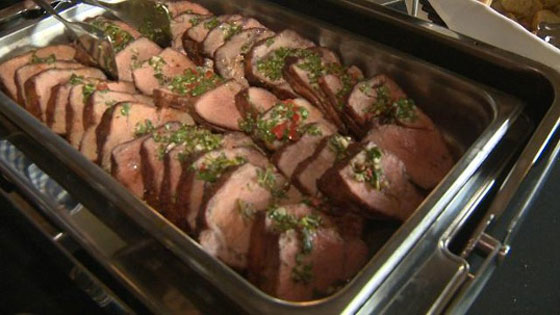 بعد الغاء العرس.. عائلة امريكية تدعو المشردين لتناول العشاء الفاخر صورة رقم 5