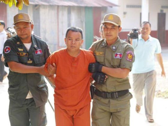 طبيب متهم بالقتل لانه نقل فيروس الايدز لـ 100 متعالج لديه صورة رقم 2 طبيب متهم بالقتل لانه نقل فيروس الايدز لـ 100 متعالج لديه صورة رقم 2