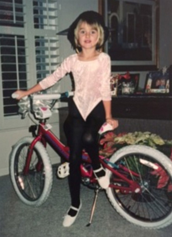 طالبة جامعية شقراء تحاول دخول موسوعة جينيس كصاحبة اطول ساقين في العالم صورة رقم 14 طالبة جامعية شقراء تحاول دخول موسوعة جينيس كصاحبة اطول ساقين في العالم صورة رقم 14